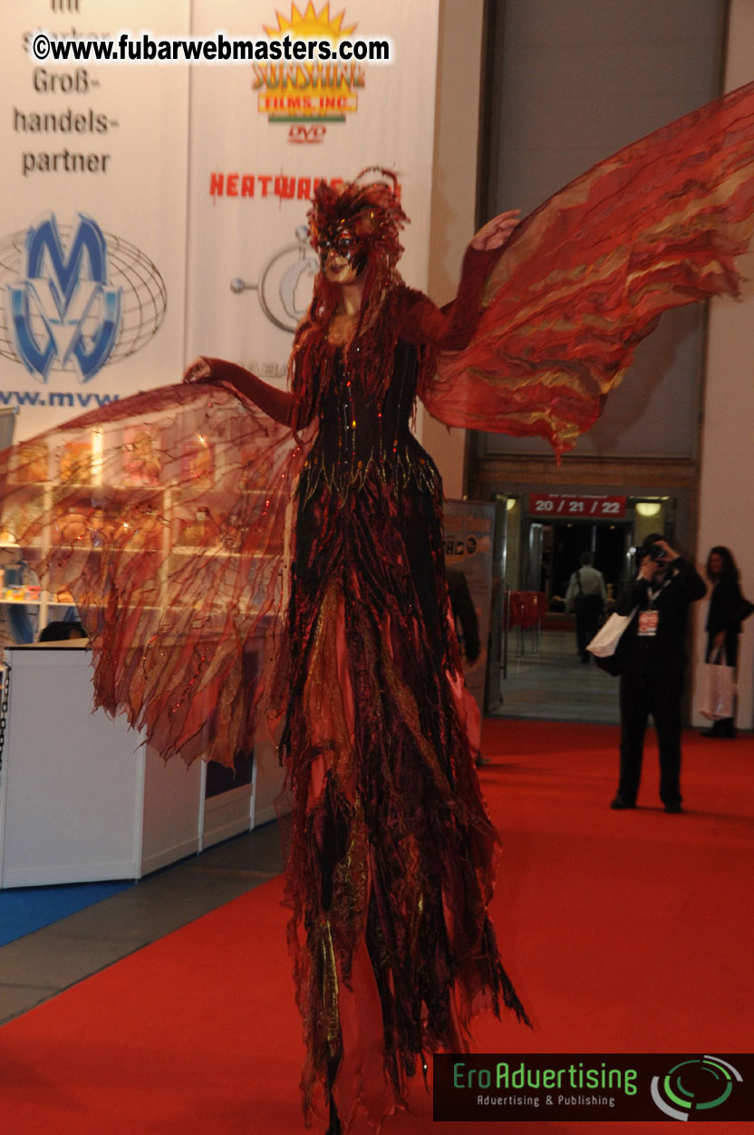 14.Venus showfloor Day 1