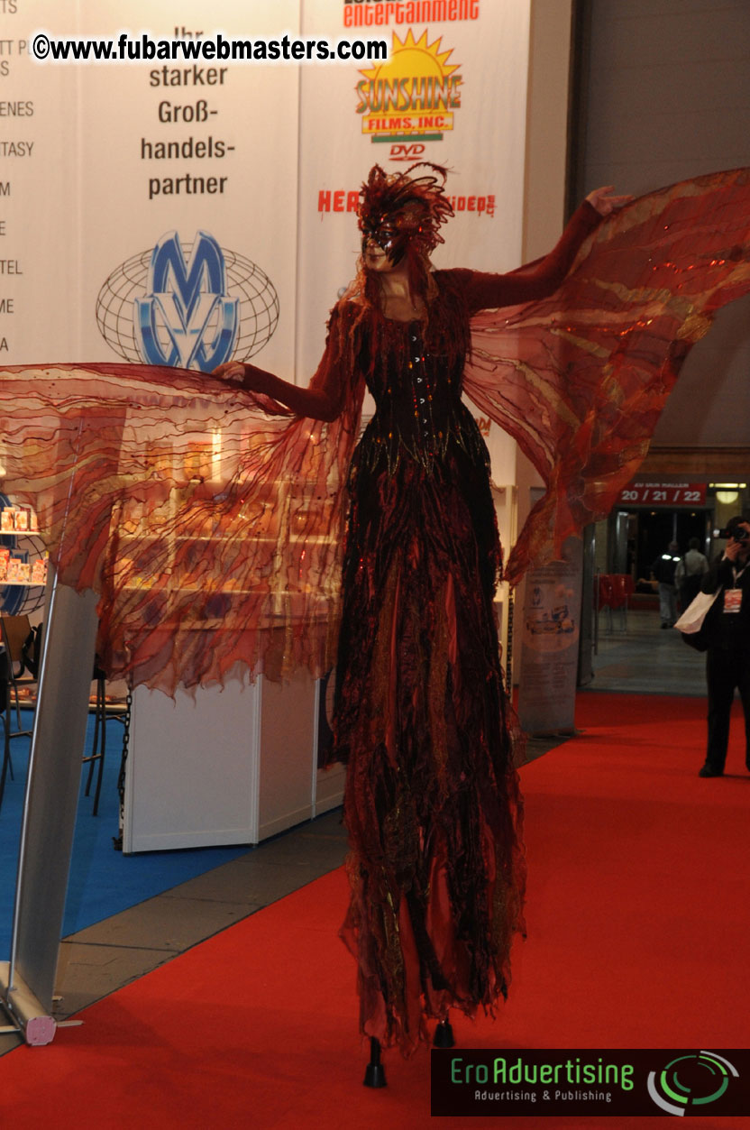 14.Venus showfloor Day 1