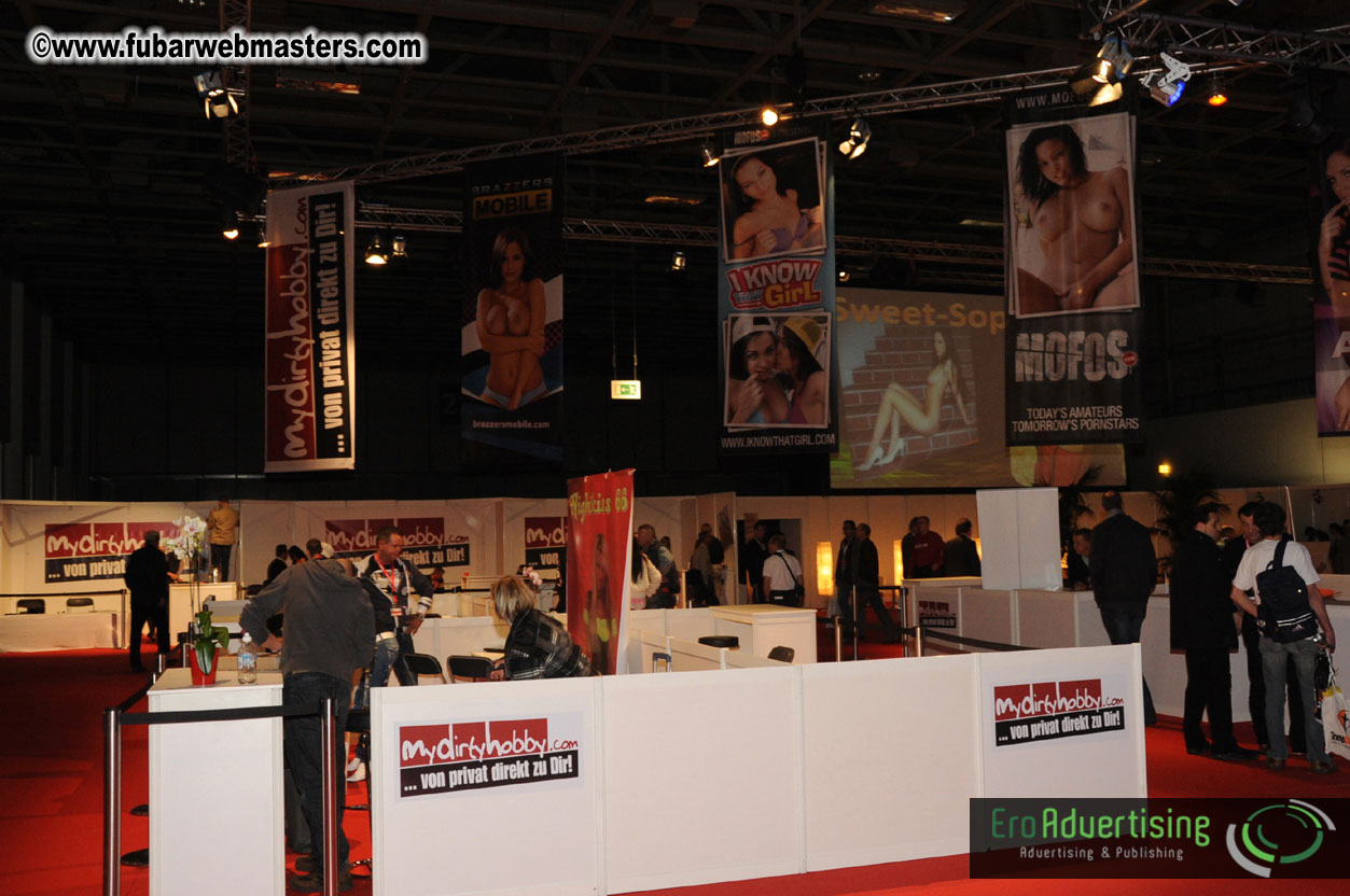 14.Venus showfloor Day 1