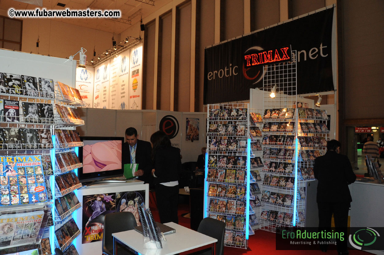 14.Venus showfloor Day 1