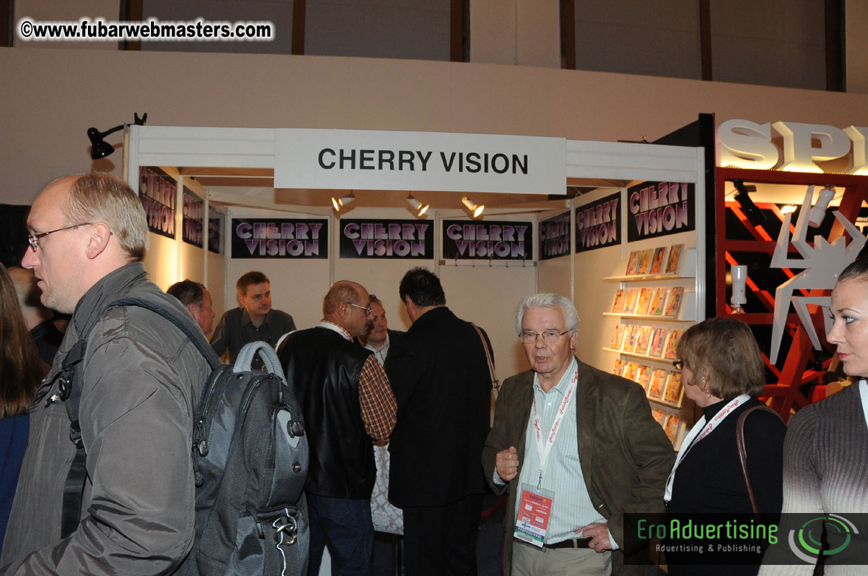 14.Venus showfloor Day 1