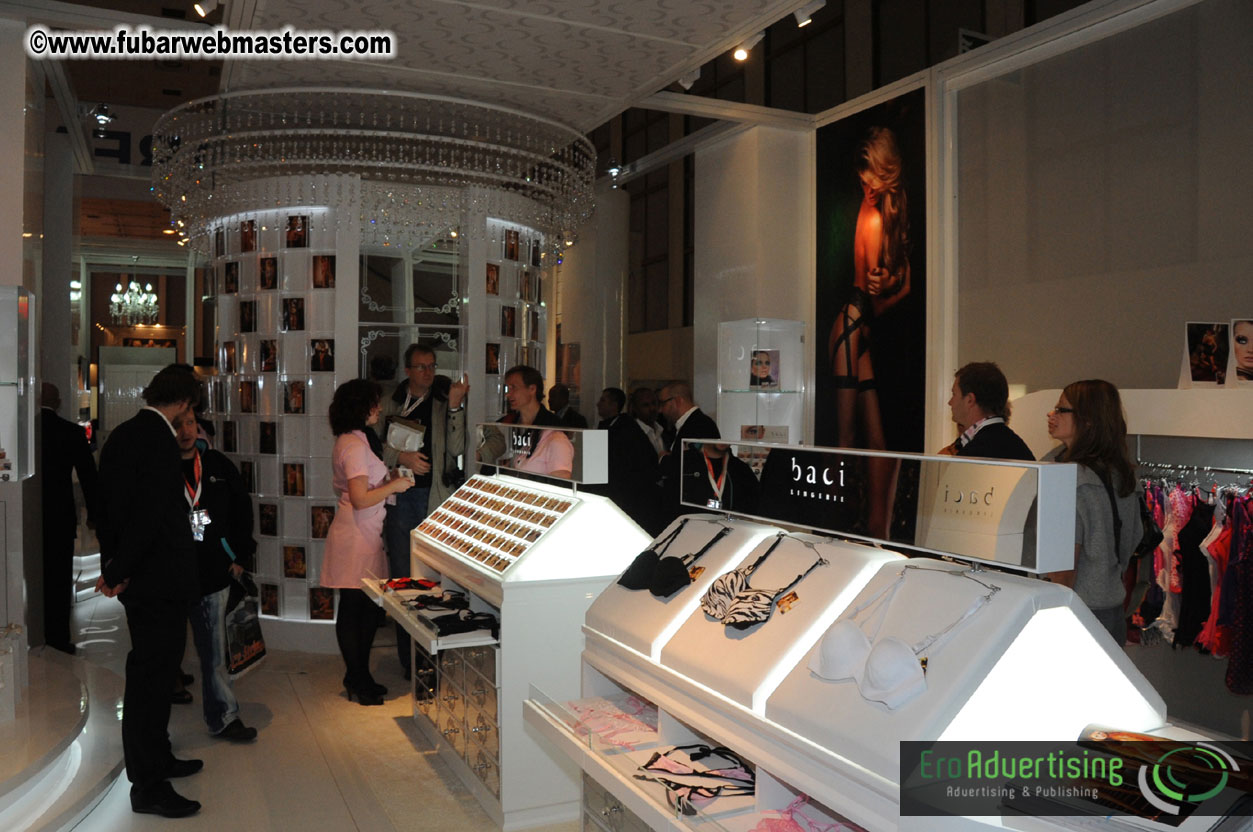 14.Venus showfloor Day 1