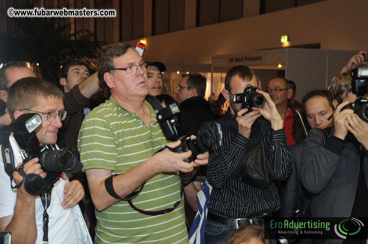 14.Venus showfloor Day 1