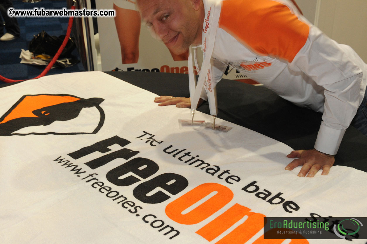 14.Venus showfloor Day 1