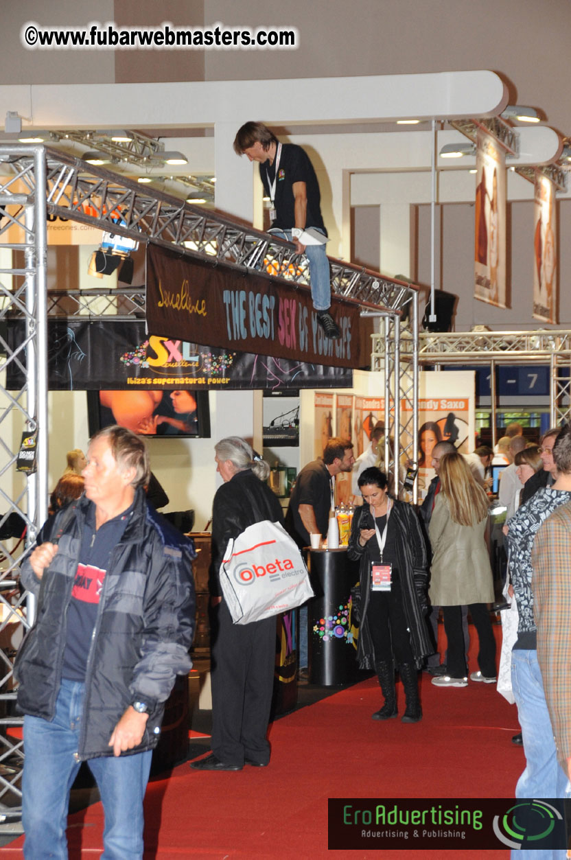 14.Venus showfloor Day 1