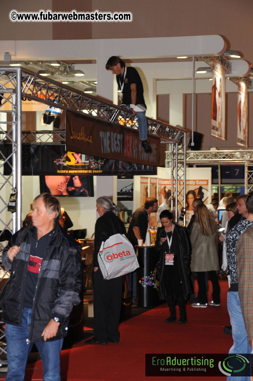 14.Venus showfloor Day 1