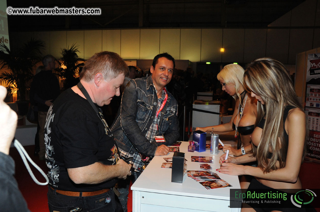 14.Venus showfloor Day 2