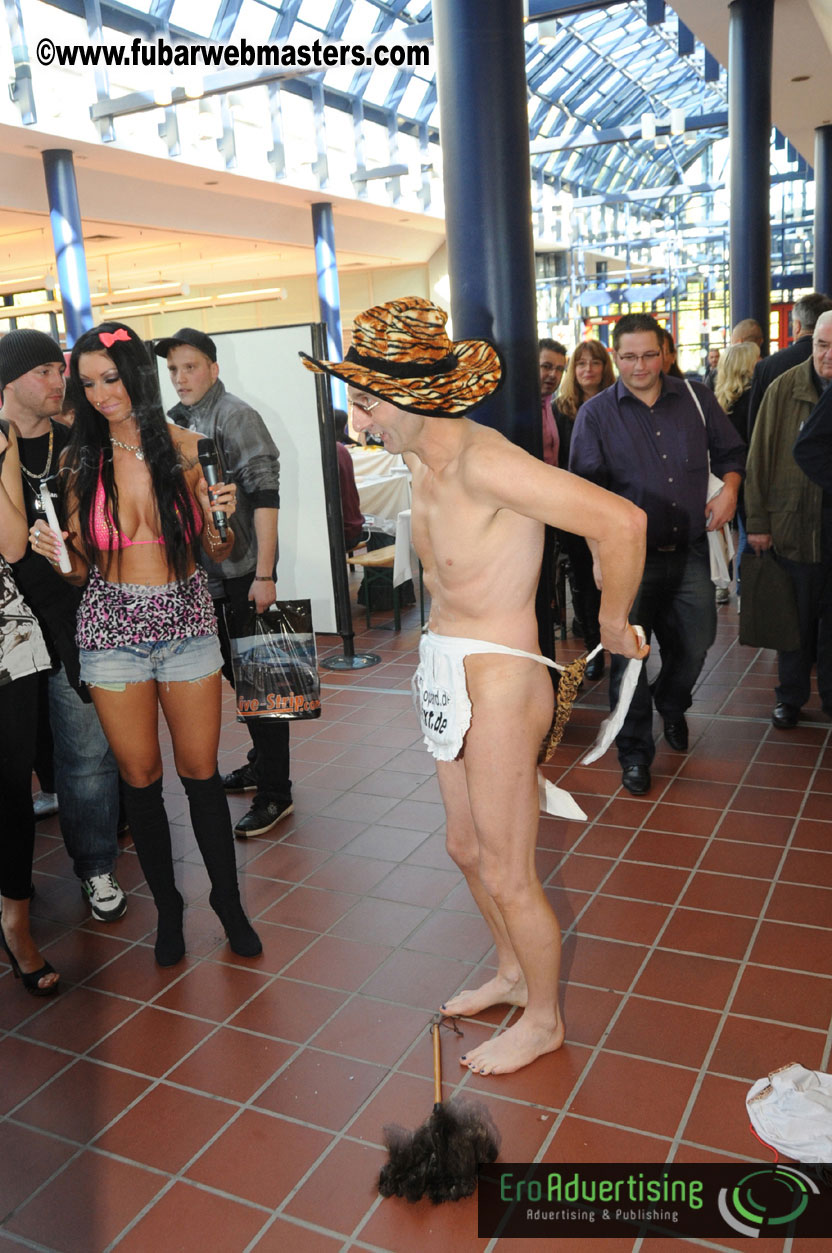 14.Venus showfloor Day 3