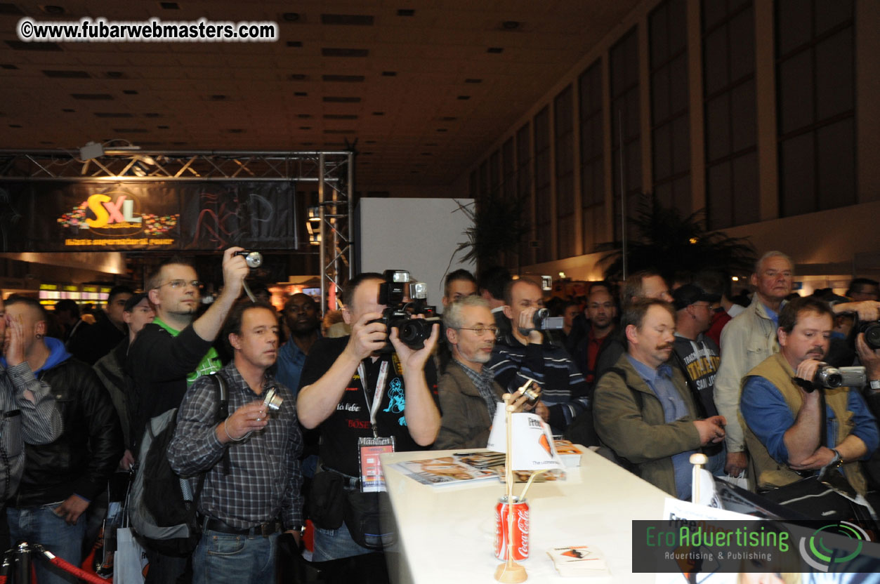 14.Venus showfloor Day 3