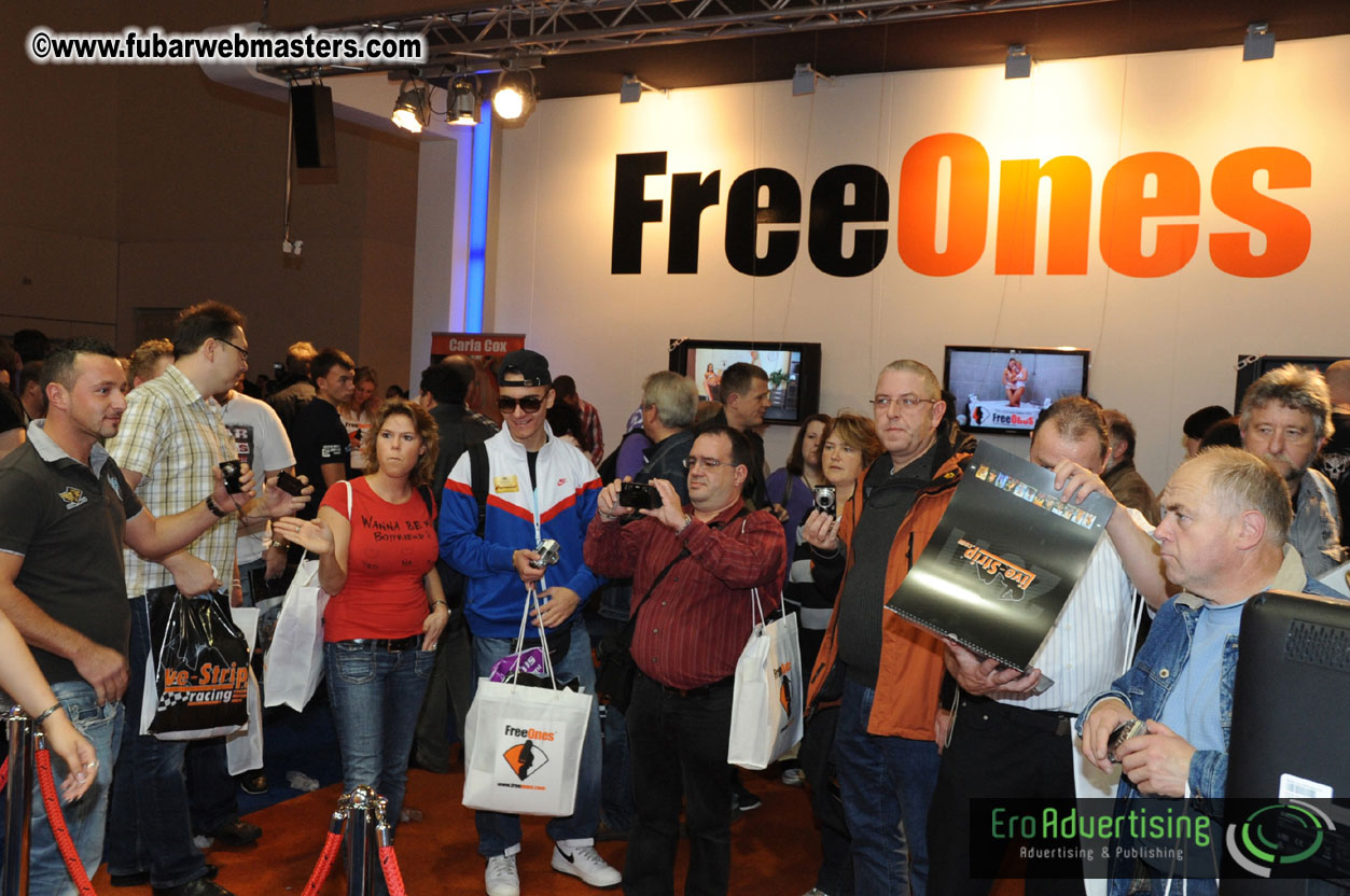 14.Venus showfloor Day 3