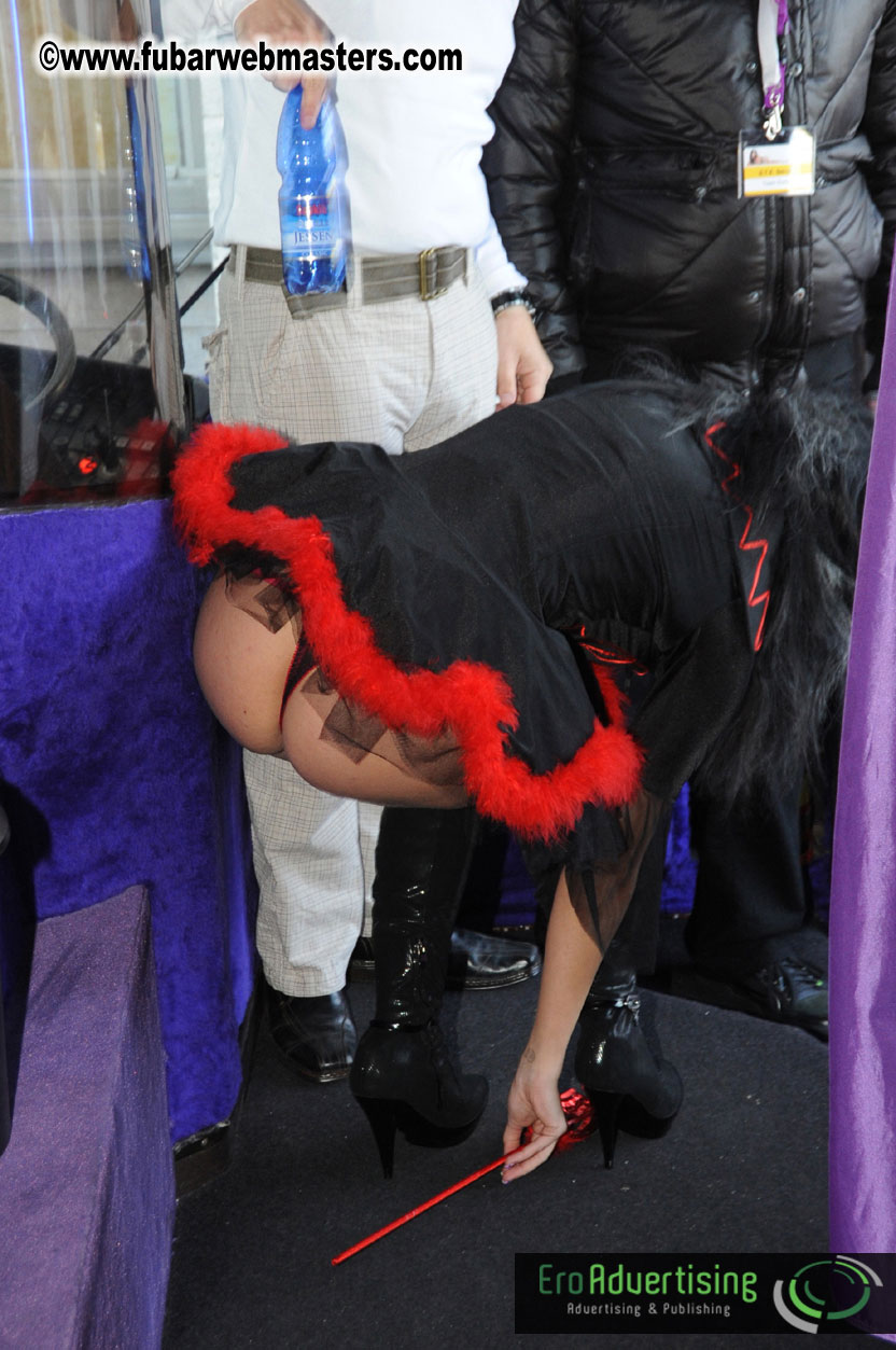 14.Venus showfloor Day 3