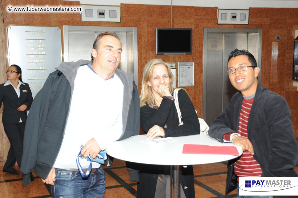 Cocktail Bar: XBiz Buys The Drinks!