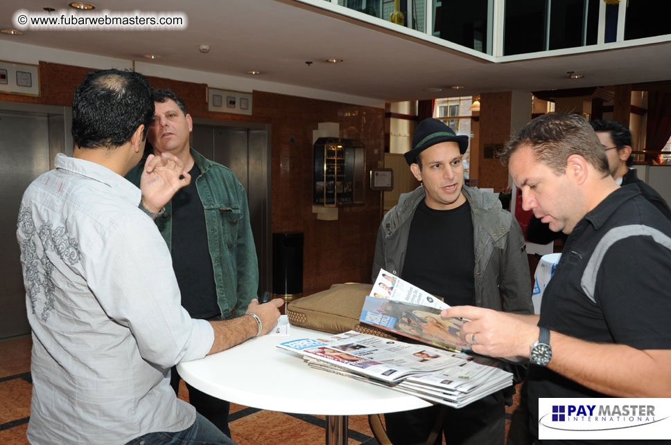 Cocktail Bar: XBiz Buys The Drinks!