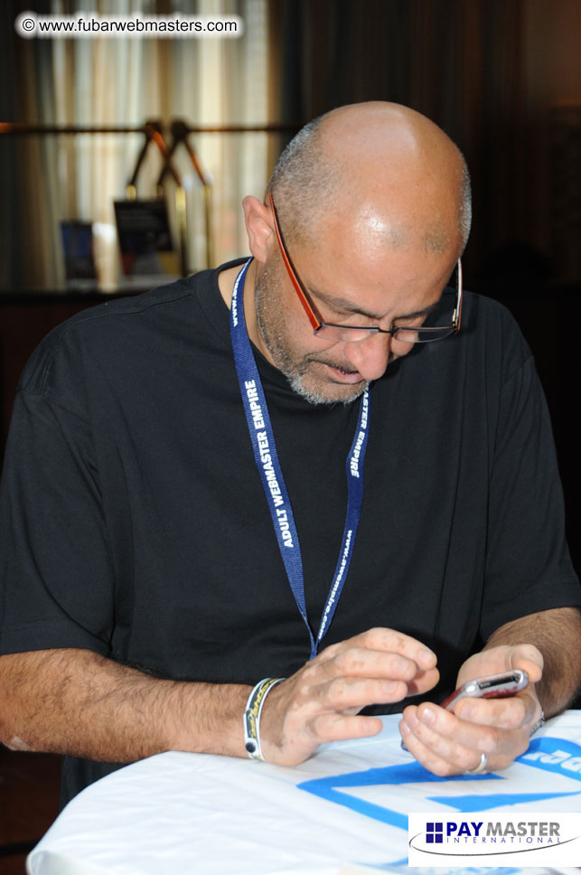 Cocktail Bar: XBiz Buys The Drinks!