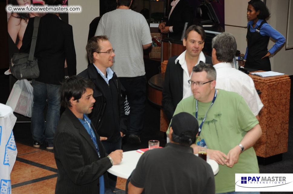 Cocktail Bar: XBiz Buys The Drinks!