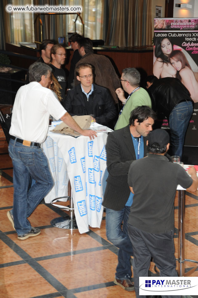 Cocktail Bar: XBiz Buys The Drinks!