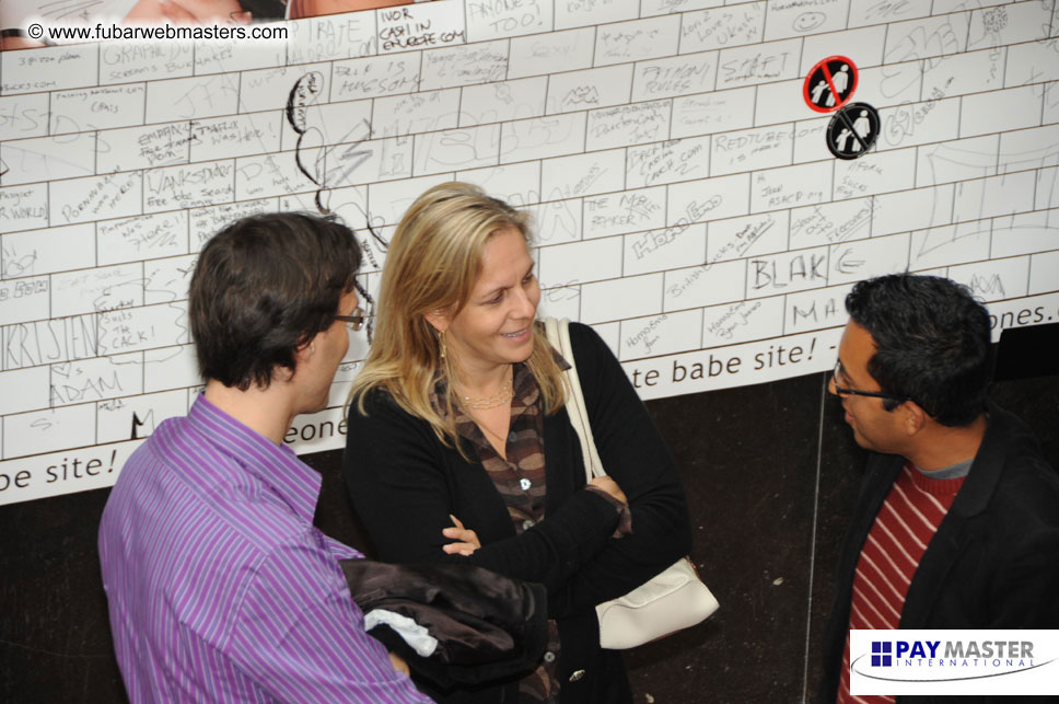 Cocktail Bar: XBiz Buys The Drinks!