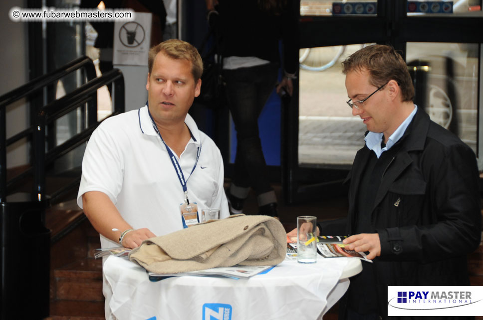 Cocktail Bar: XBiz Buys The Drinks!