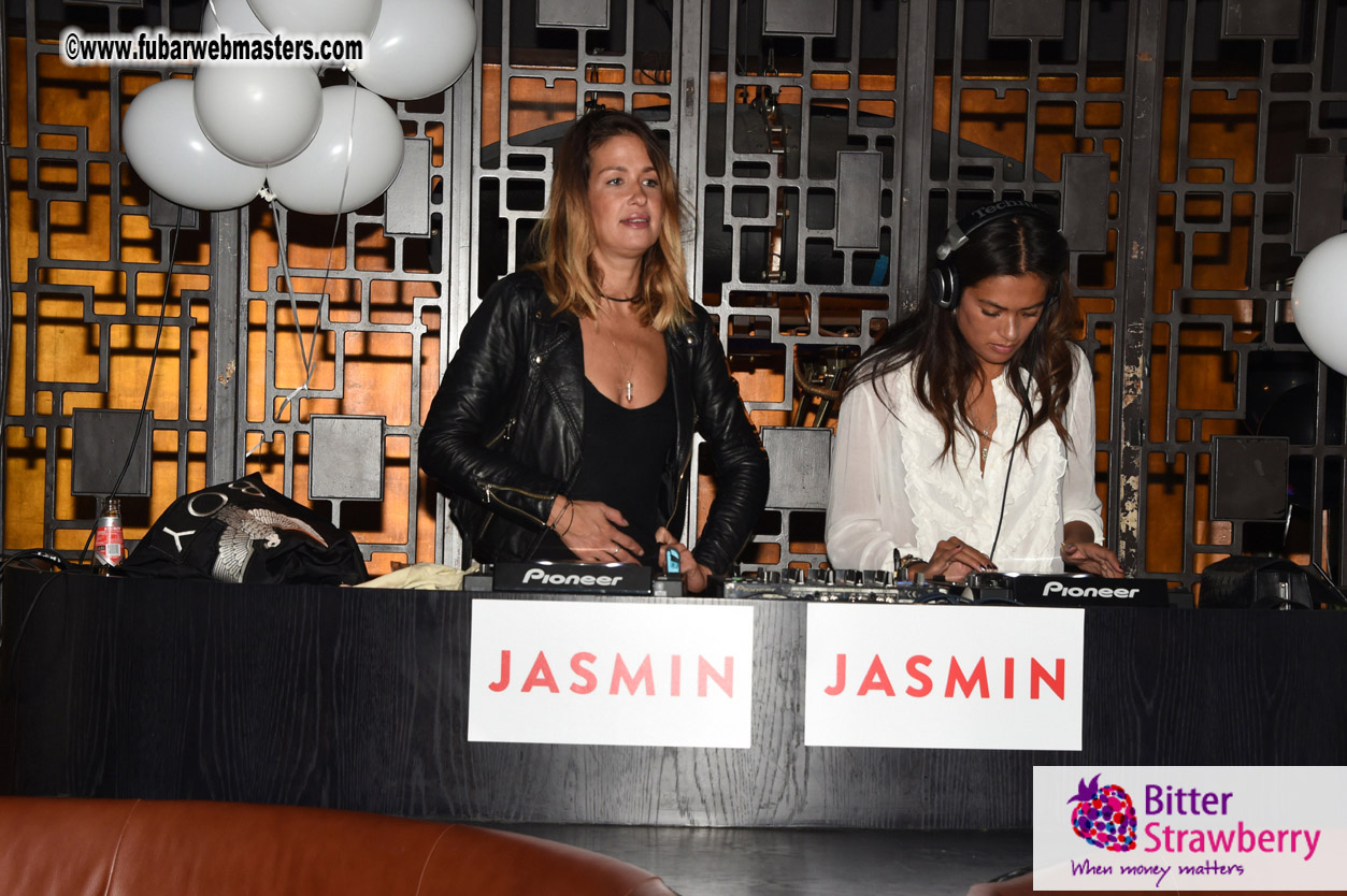 Jasmin White Mascarade