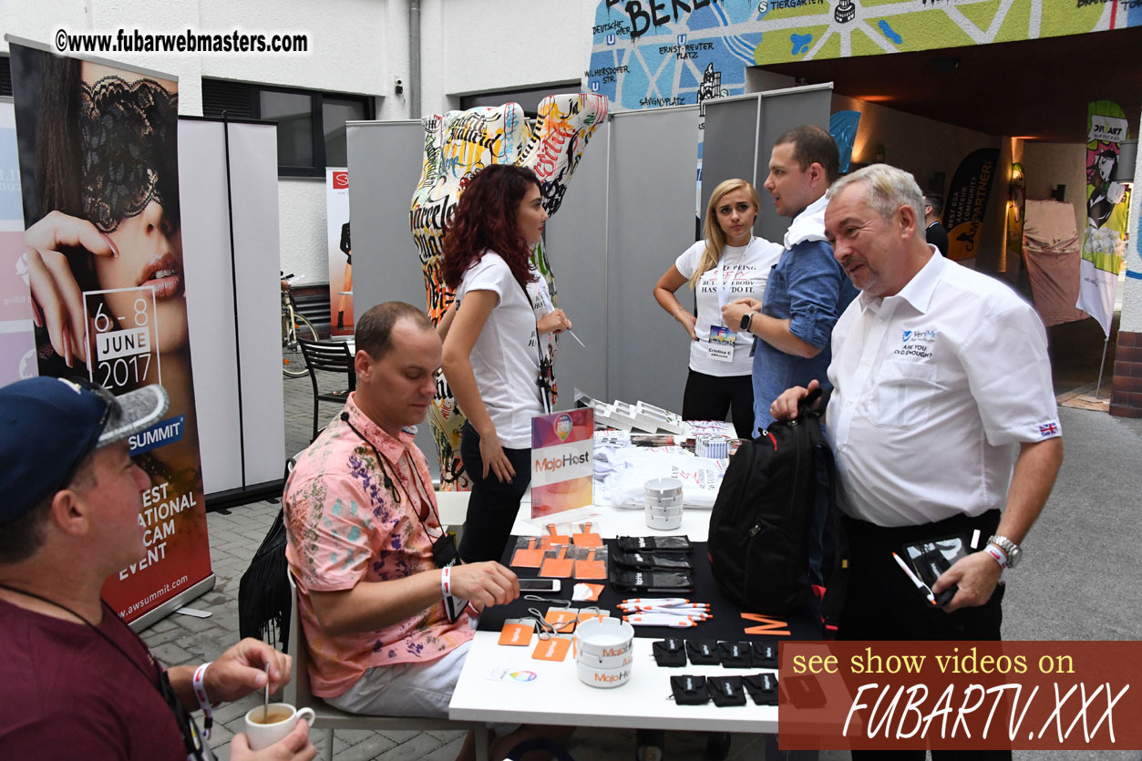 Mix & Meet Happy Hour