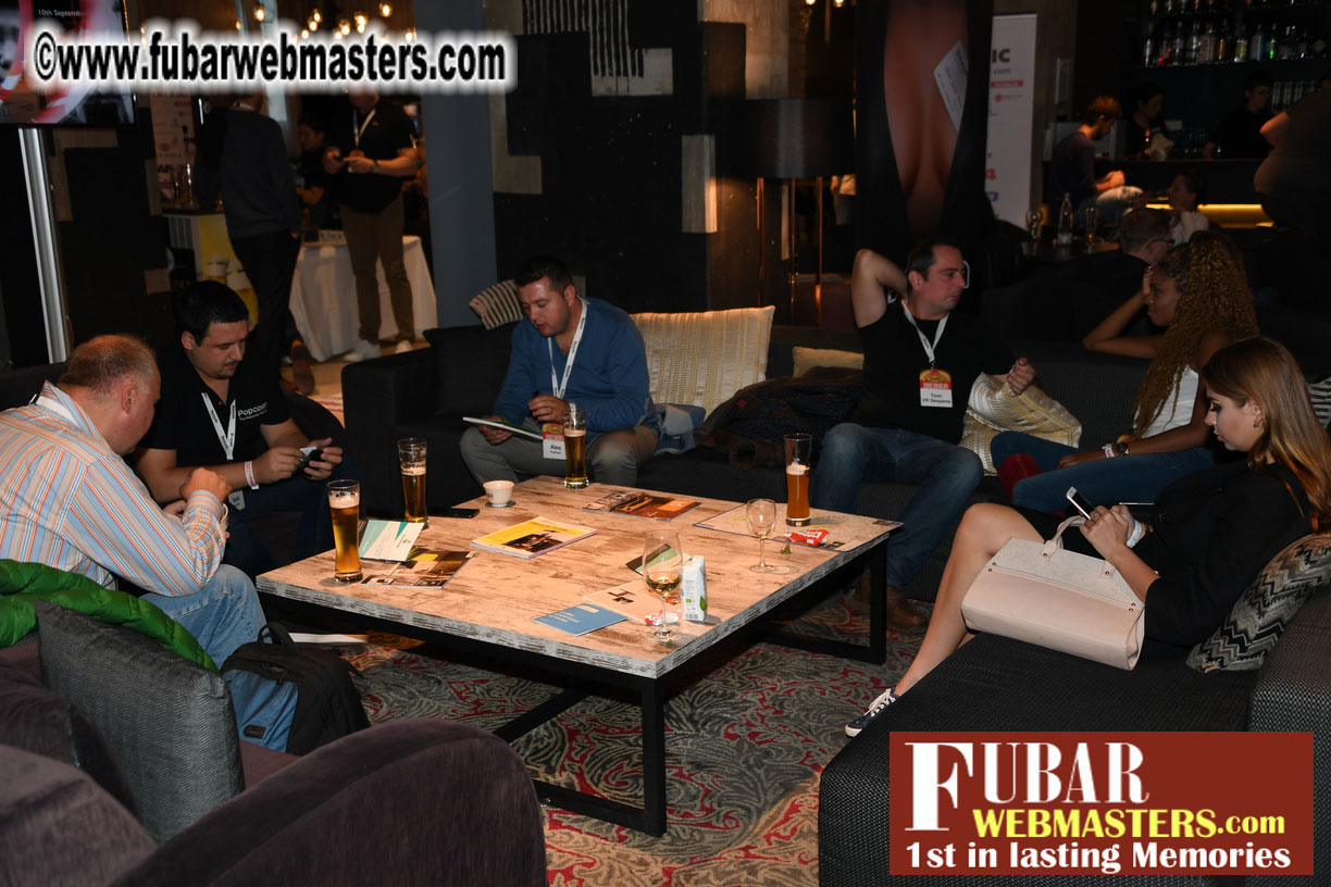 Mix & Meet Happy Hour