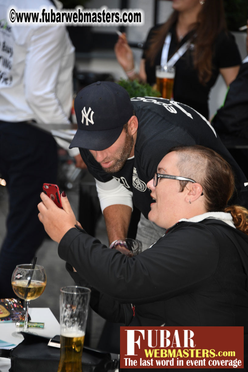 Mix & Meet Happy Hour