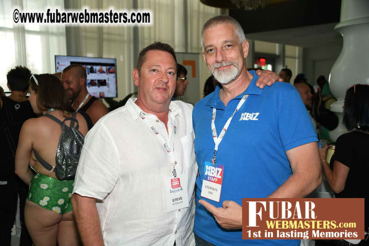 Mix & Meet + Happy Hour