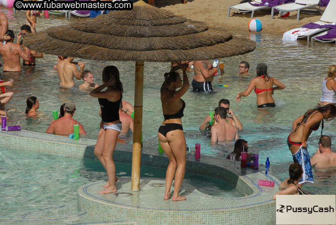 Hard Rock Pool & Cabanas