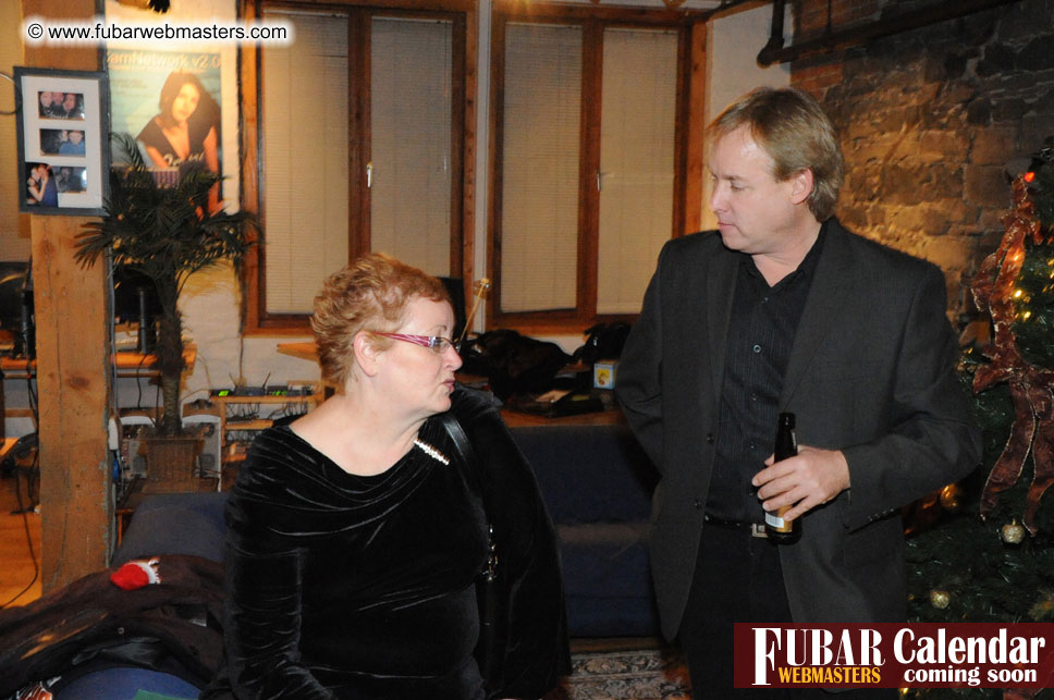 2Much.net Christmas Cocktails and Dinner