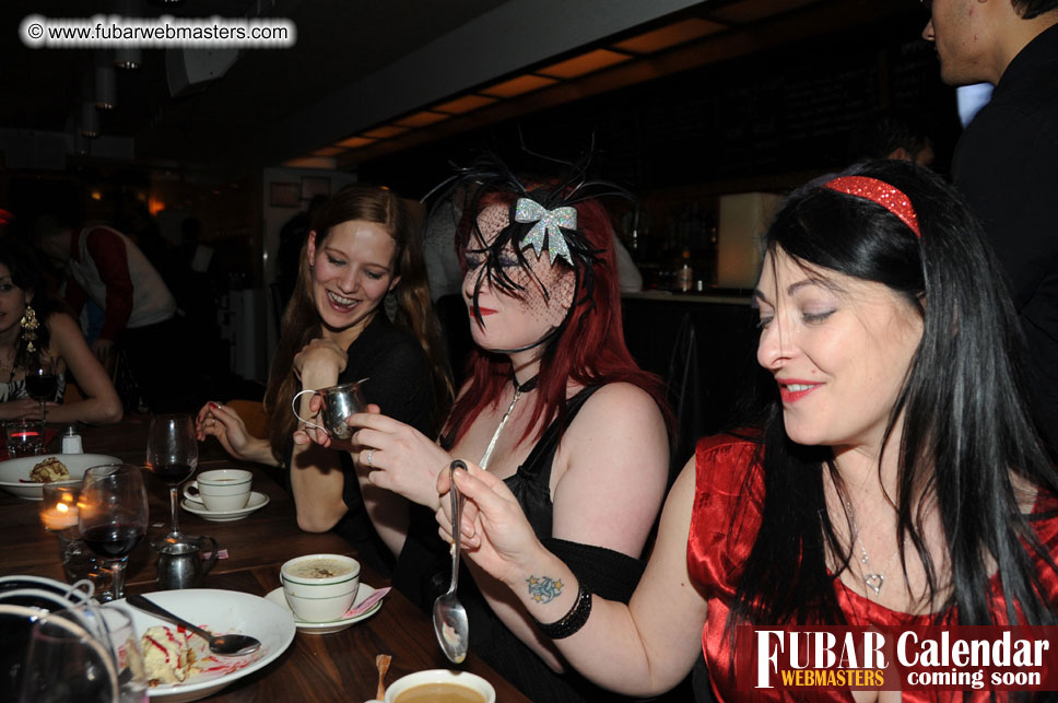 2Much.net Christmas Cocktails and Dinner