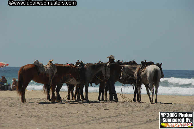Ycaza & Mike Hawk Surfing
