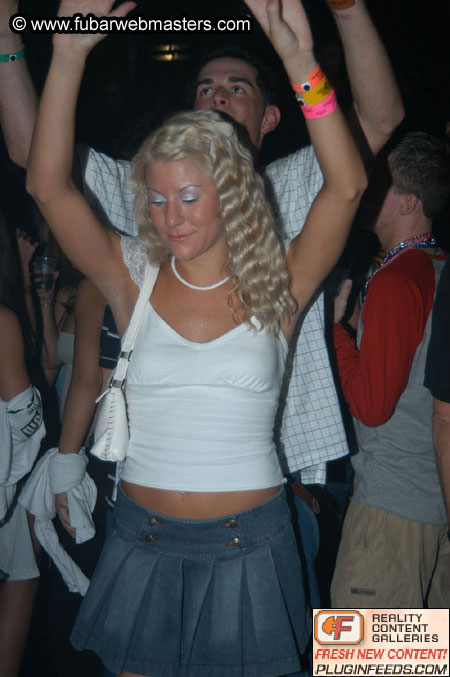 Clubbing at Senor Frog's & DaddyO's 2004