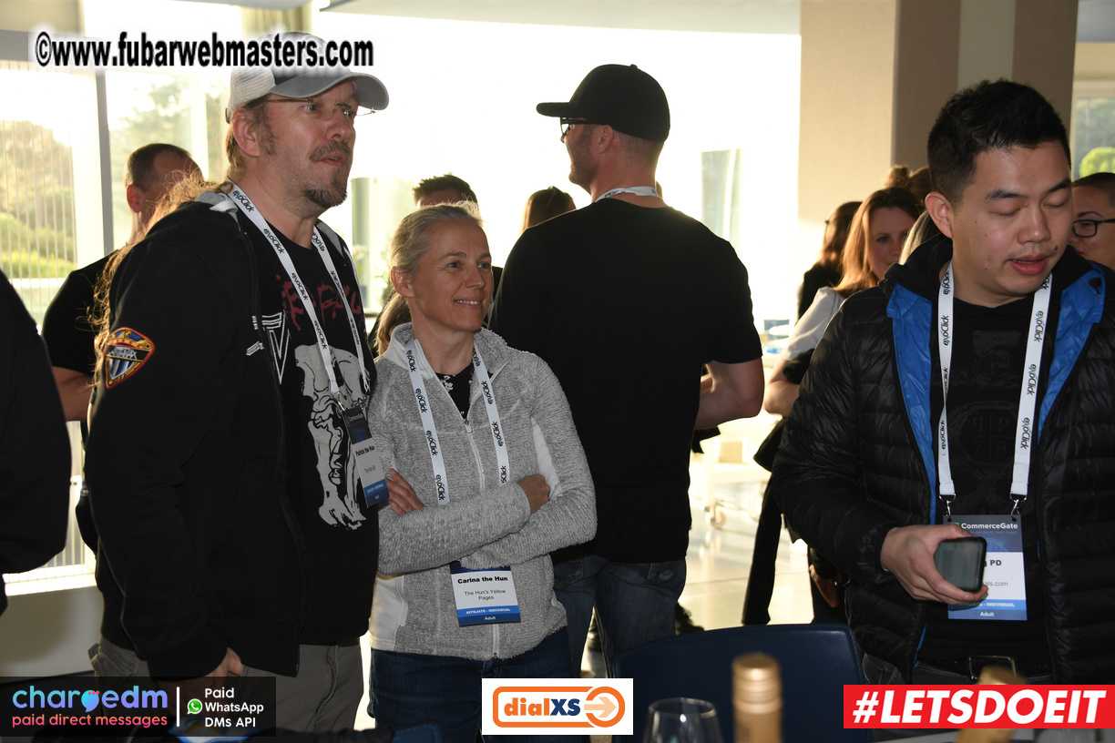 Pre-show MoJoHost Happy Hour