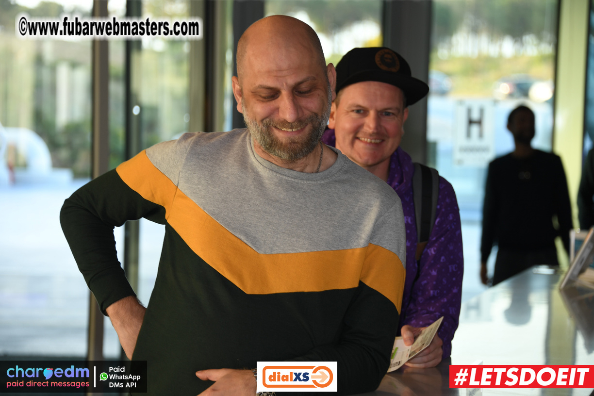 Pre-show MoJoHost Happy Hour