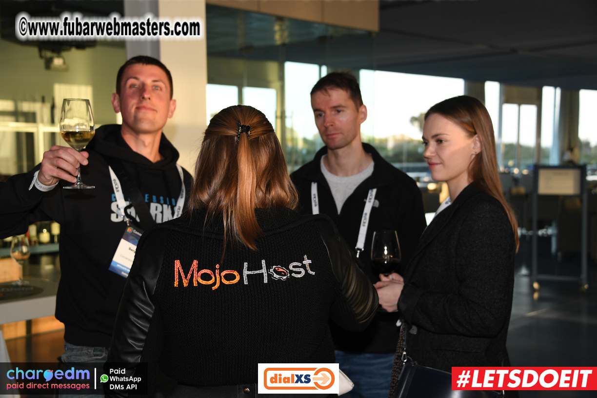 Pre-show MoJoHost Happy Hour