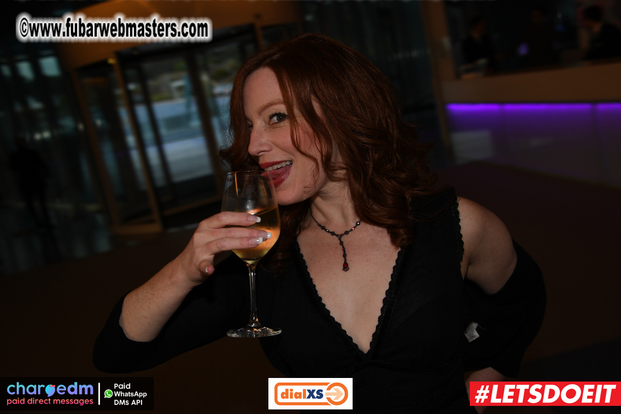 Pre-show MoJoHost Happy Hour