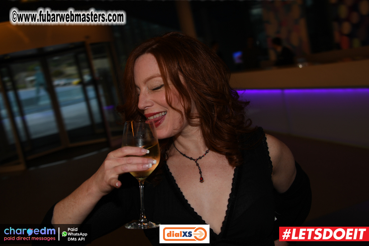 Pre-show MoJoHost Happy Hour