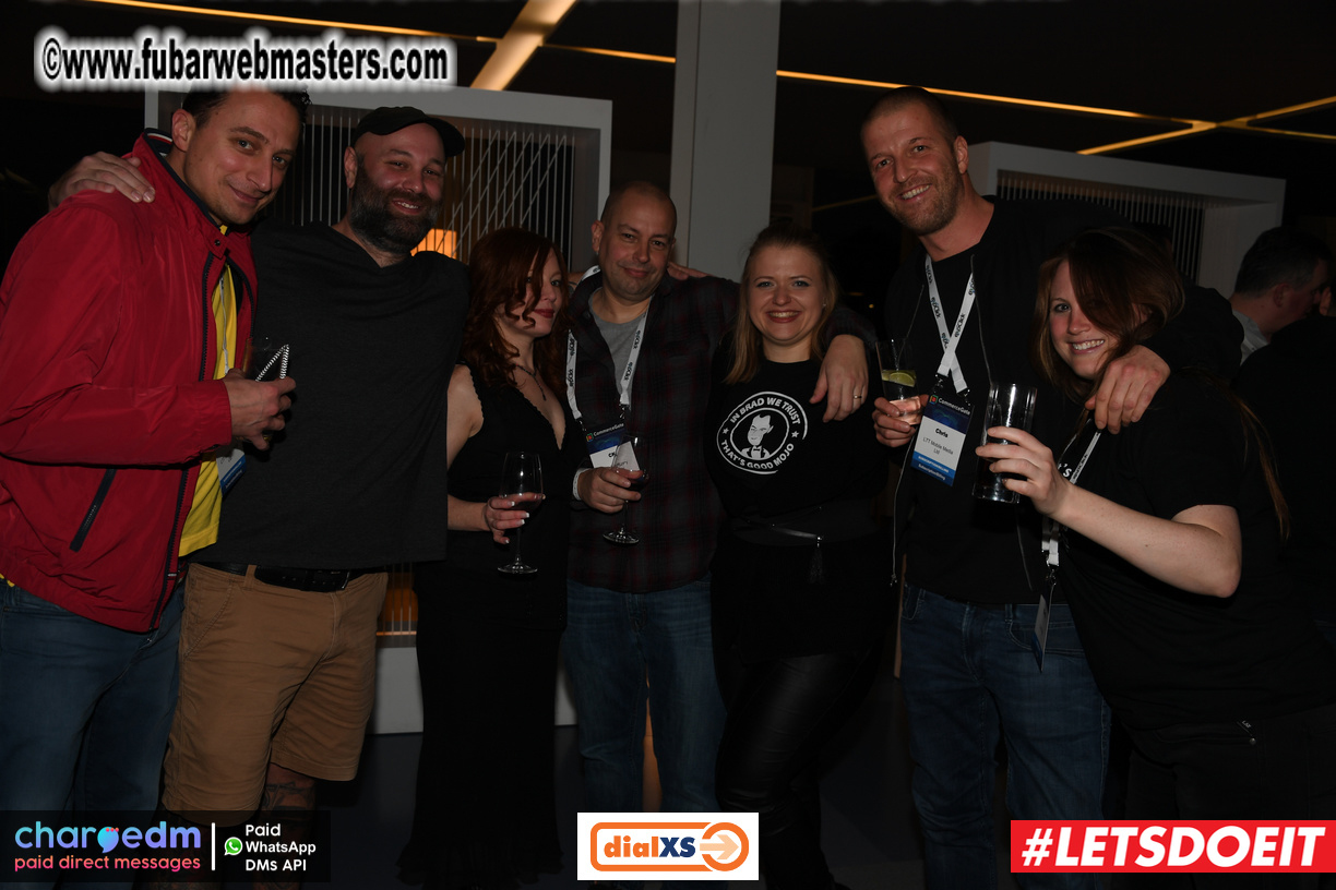 Pre-show MoJoHost Happy Hour