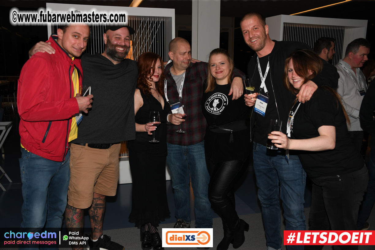 Pre-show MoJoHost Happy Hour