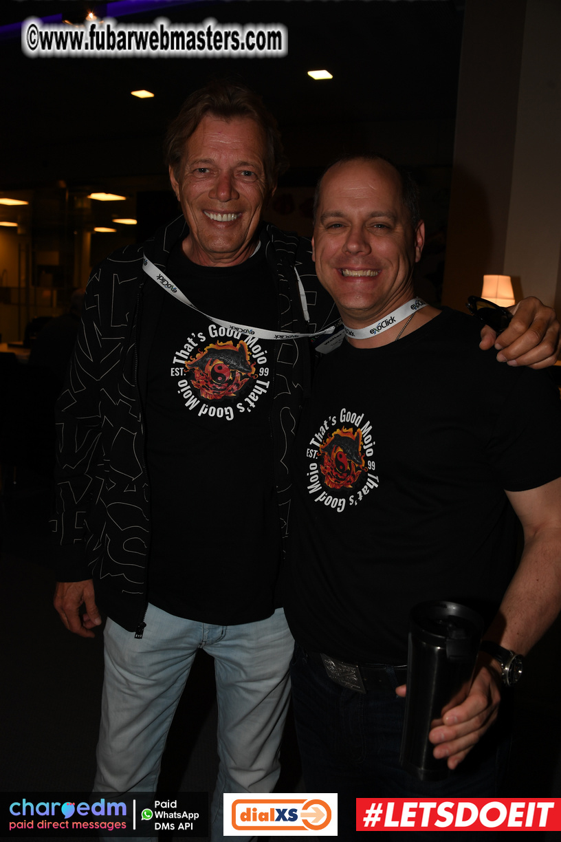 Pre-show MoJoHost Happy Hour