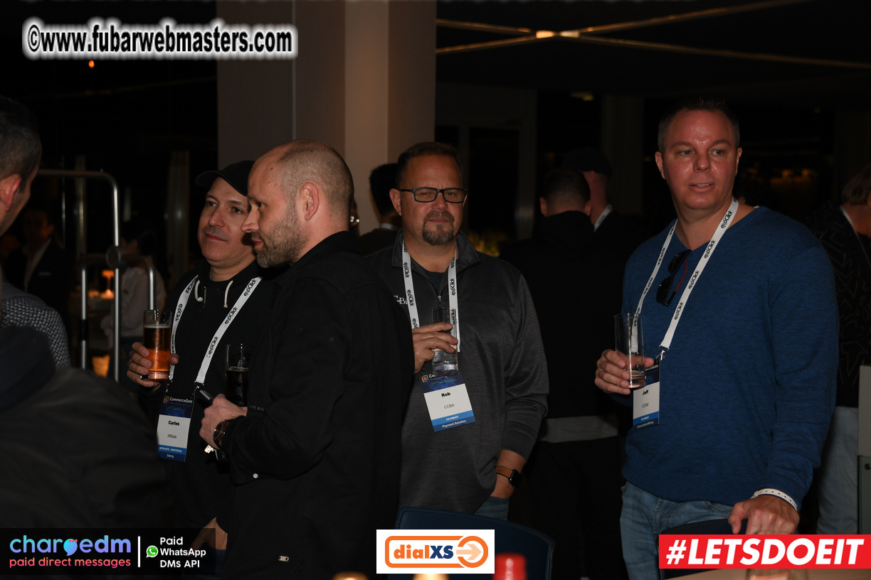 Pre-show MoJoHost Happy Hour